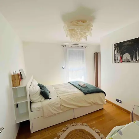 Beautiful New House Near And Train Station *