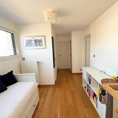 Beautiful New House Near And Train Station Holiday home