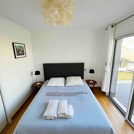 Σπίτι διακοπών Beautiful New House Near And Train Station