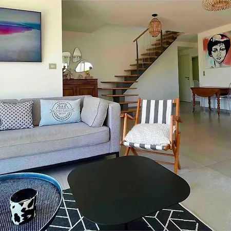 Σπίτι διακοπών Beautiful New House Near And Train Station *