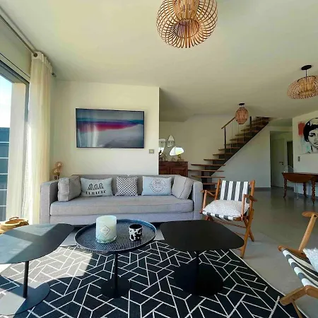 Beautiful New House Near And Train Station *