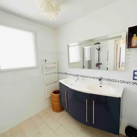Beautiful New House Near And Train Station Σπίτι διακοπών *
