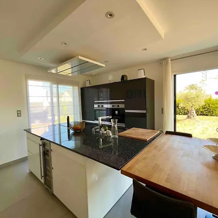 Σπίτι διακοπών Beautiful New House Near And Train Station *
