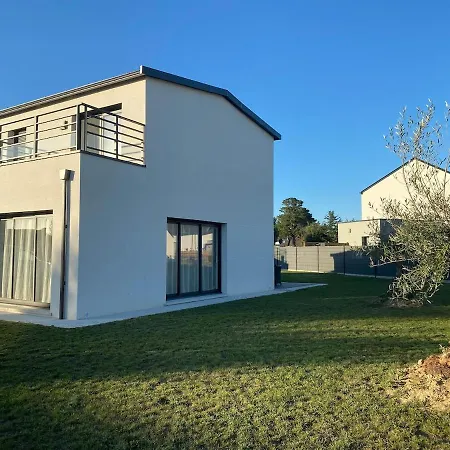 Beautiful New House Near And Train Station *