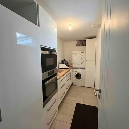 Beautiful New House Near And Train Station Σπίτι διακοπών