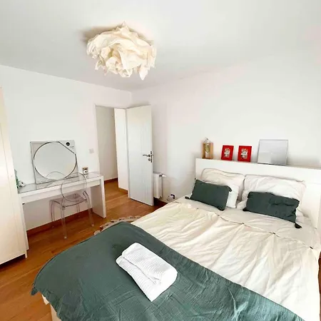 Σπίτι διακοπών Beautiful New House Near And Train Station *